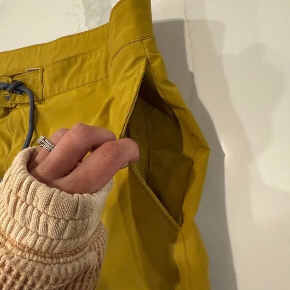 Duluth Trading Bull Moose Hybrid Flex 9” Board Shorts Mens 38 Yellow Swim Trunks - Picture 3 of 7